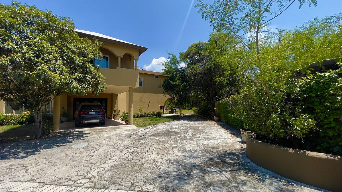 House in Yerbaniz, Santiago, photo 3 of 14