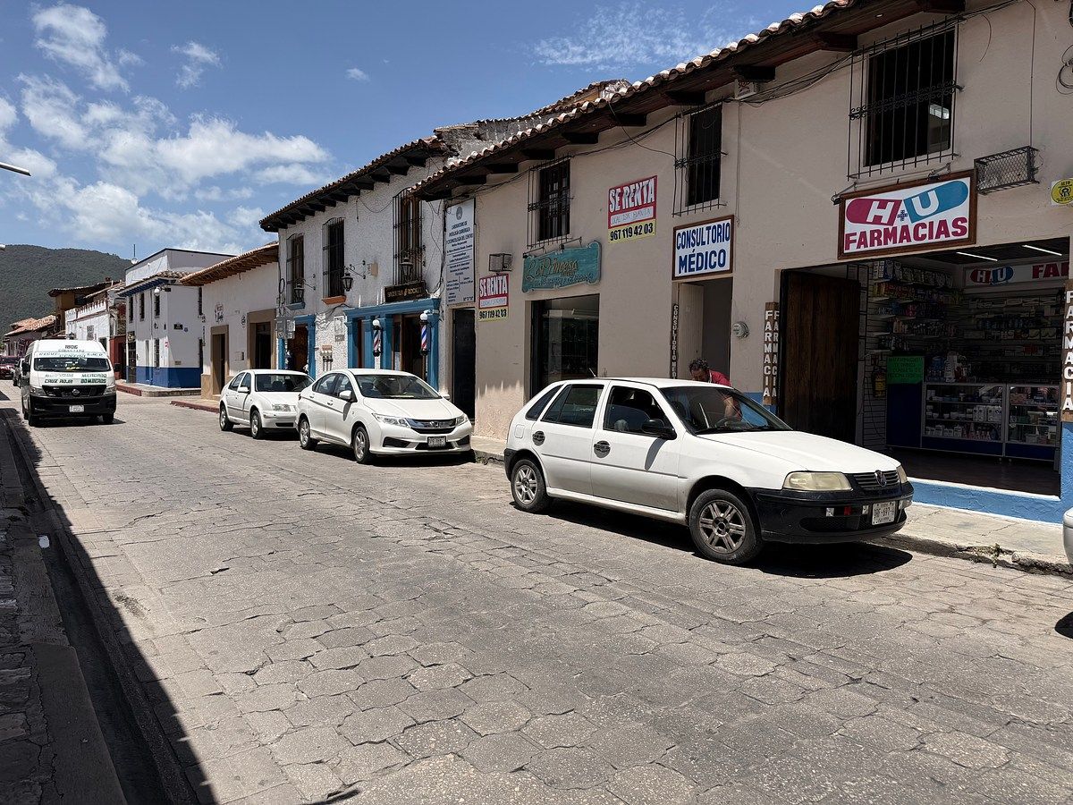 Fachada 1, photo 1 of 18