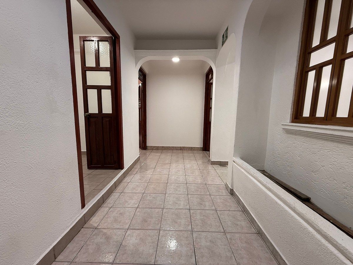Pasillo, photo 10 of 18