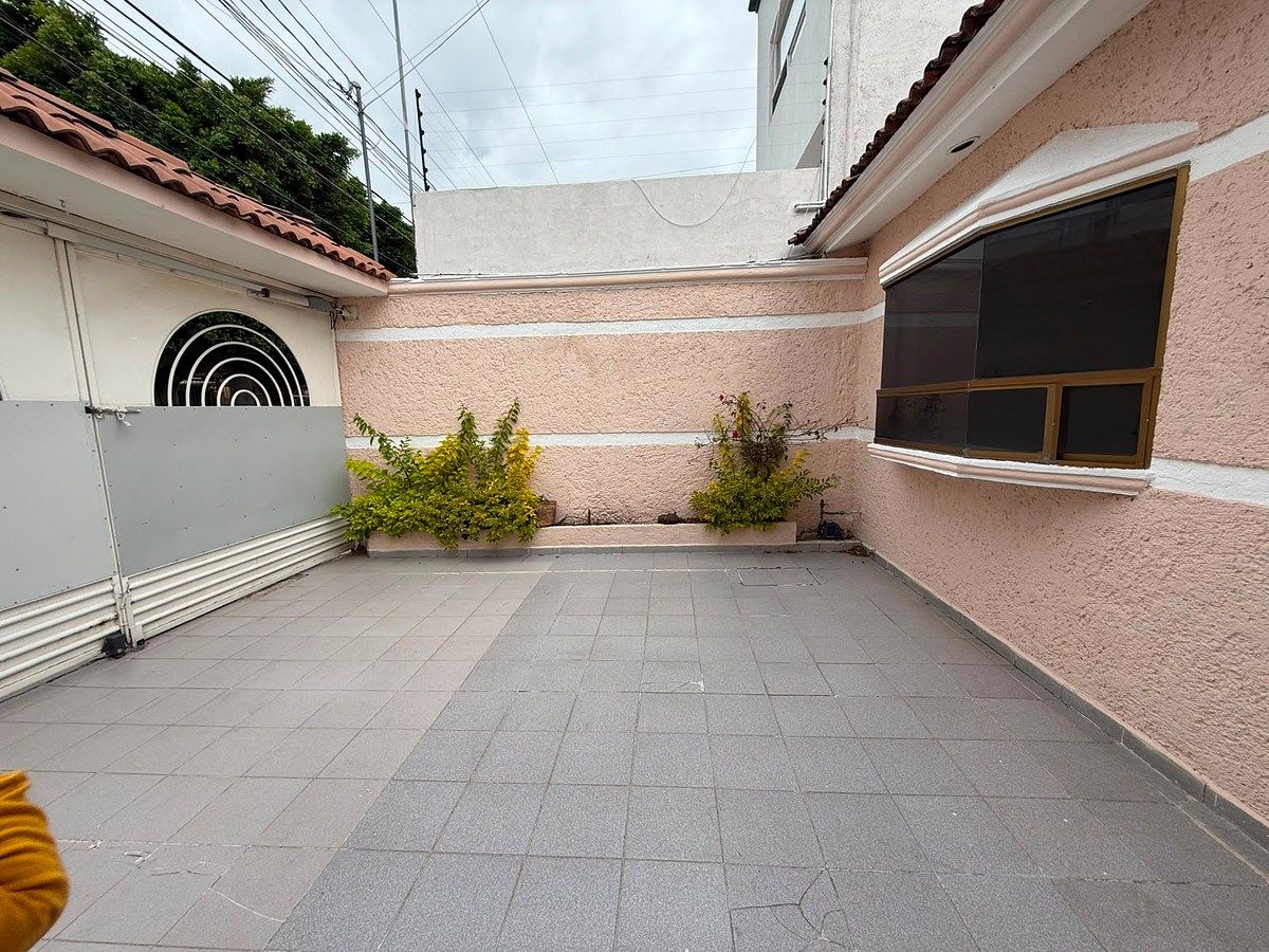 Casa em Colinas del Cimatario, Querétaro, foto 2 de 24