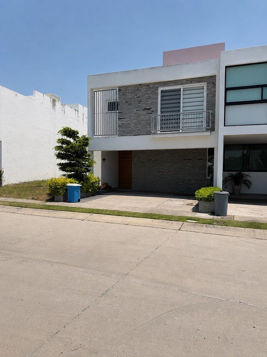 CASA EM PUNTO SUR, A POUCOS PASSOS DA PRAÇA, foto 1 de 9