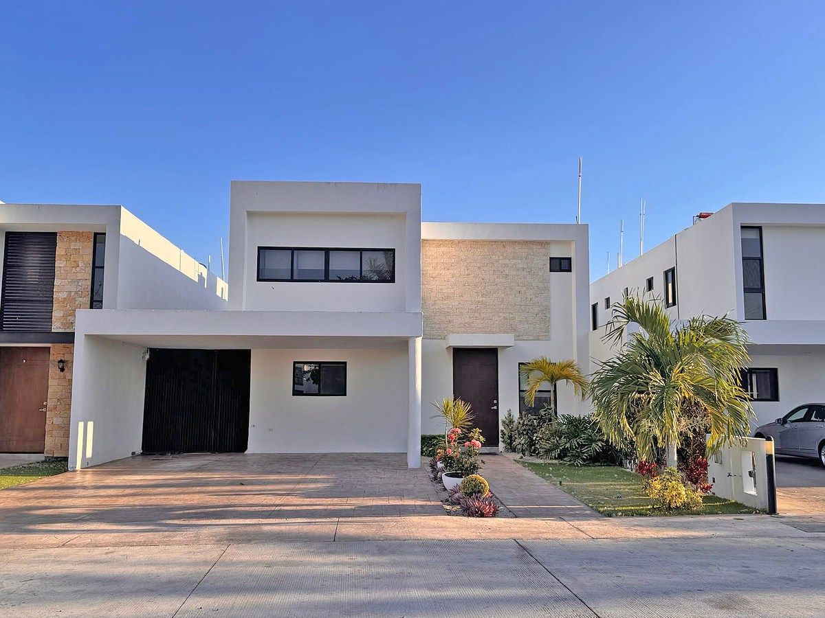 House for Sale | Amaranto Residential Private with 10 solar panels., photo 1 of 30