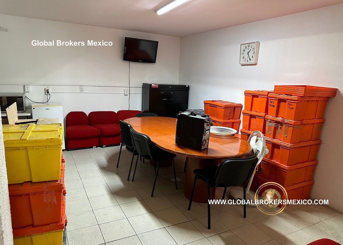Commercial Storage Unit in La Aurora, Guadalajara, photo 14 of 19