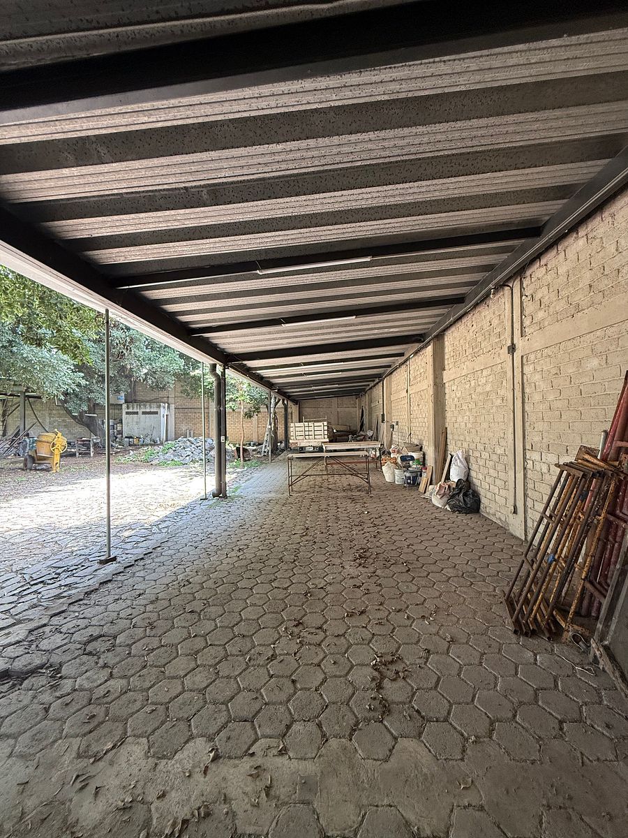 LAND WITH STORAGE SPACE IDEAL FOR CONSTRUCTION MATERIALS, photo 1 of 10