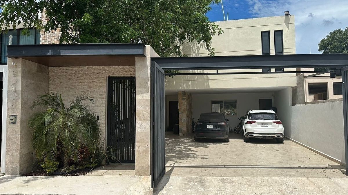 Casa con piscina y paneles solares, en venta, Temozón Norte, foto 1 de 23