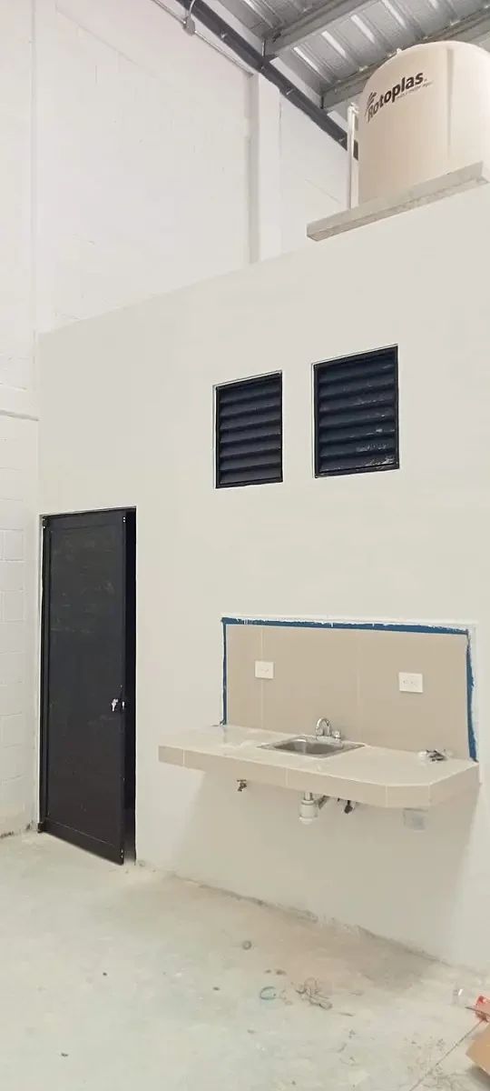 Galpão comercial em Tixcacal Opichen, Mérida, foto 4 de 5