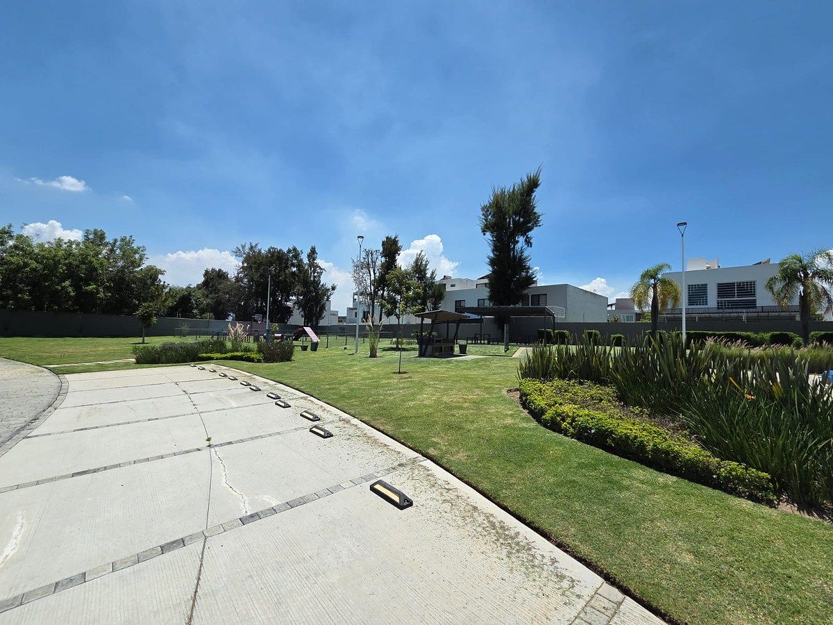 TERRENO EM ESQUINA DENTRO DE UM CONDOMÍNIO EM VALLE IMPERIAL, foto 1 de 9