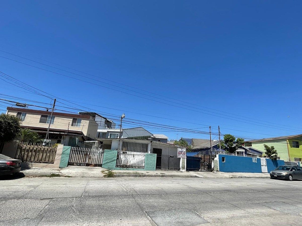🏡 TERRENO COM CASA À VENDA – COL. RUIZ CORTINEZ $380,000 DÓLARES., foto 1 de 5