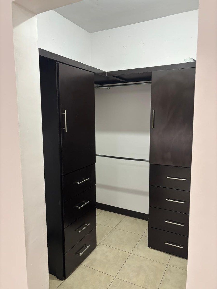 Vestidor recámara ppal, foto 8 de 15