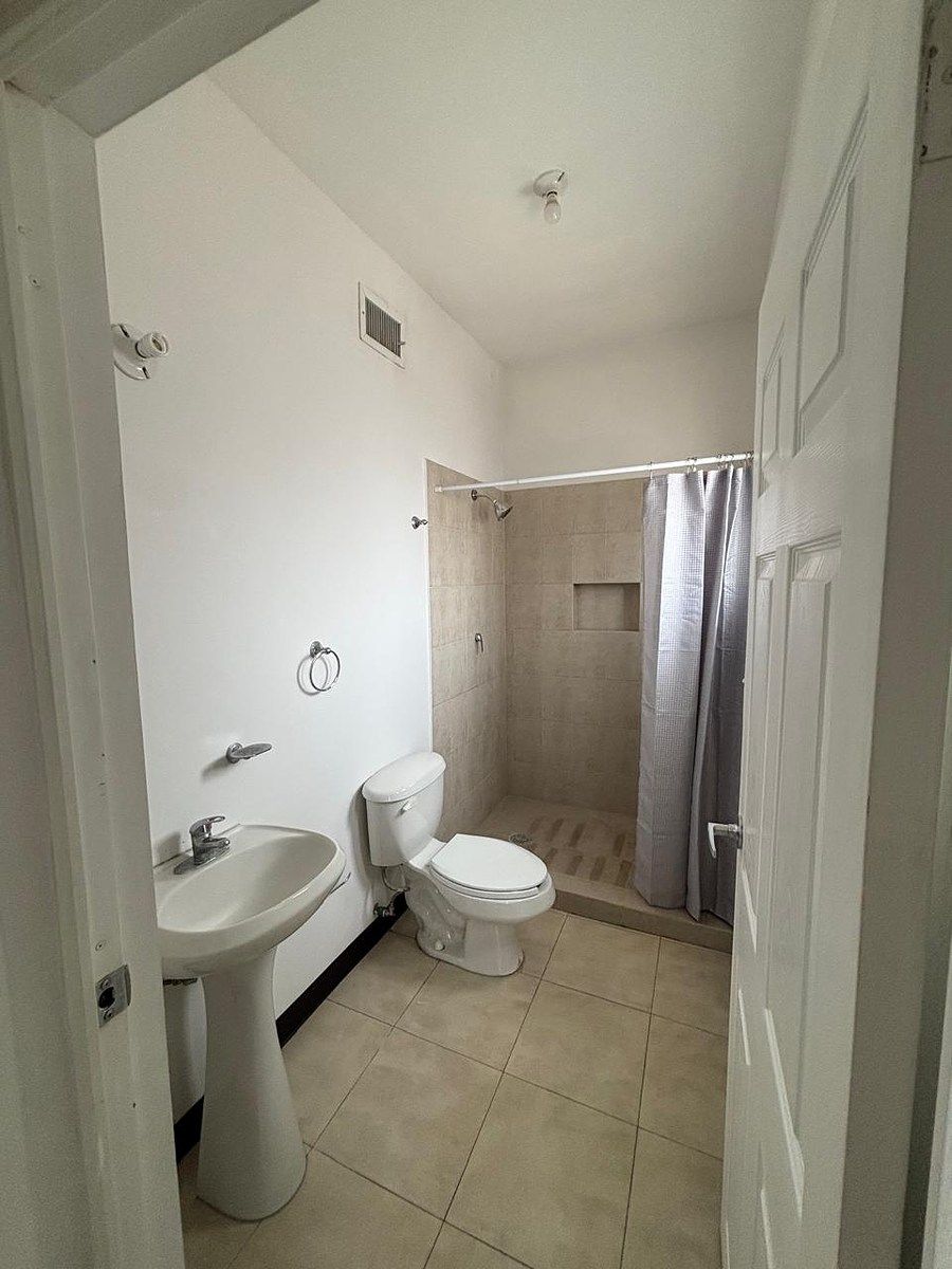 Baño en recámara ppal., foto 9 de 15