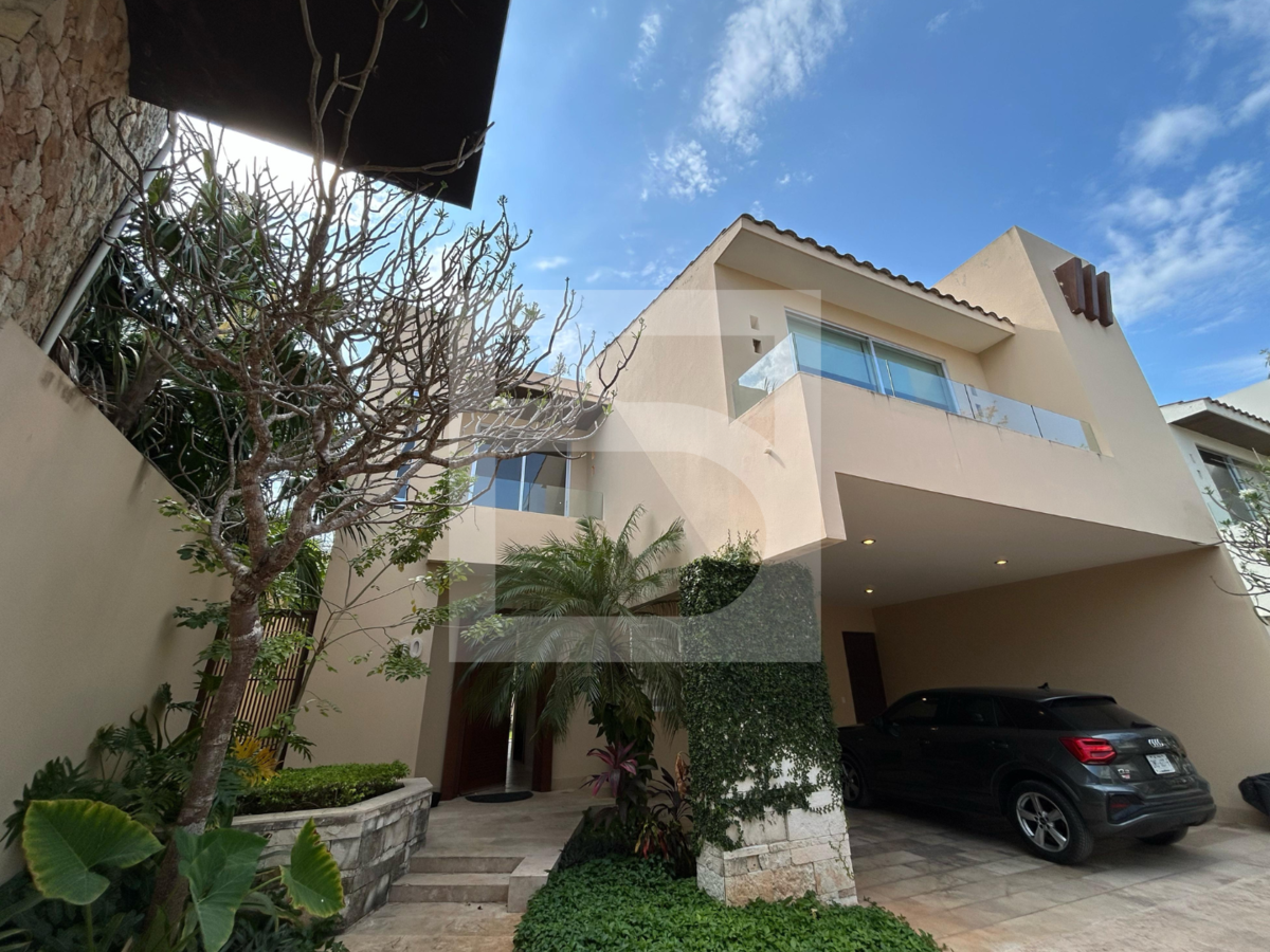 Vive en Temozón Norte | Casa Amueblada con Paneles en Privada Los Tamarindos, foto 1 de 31