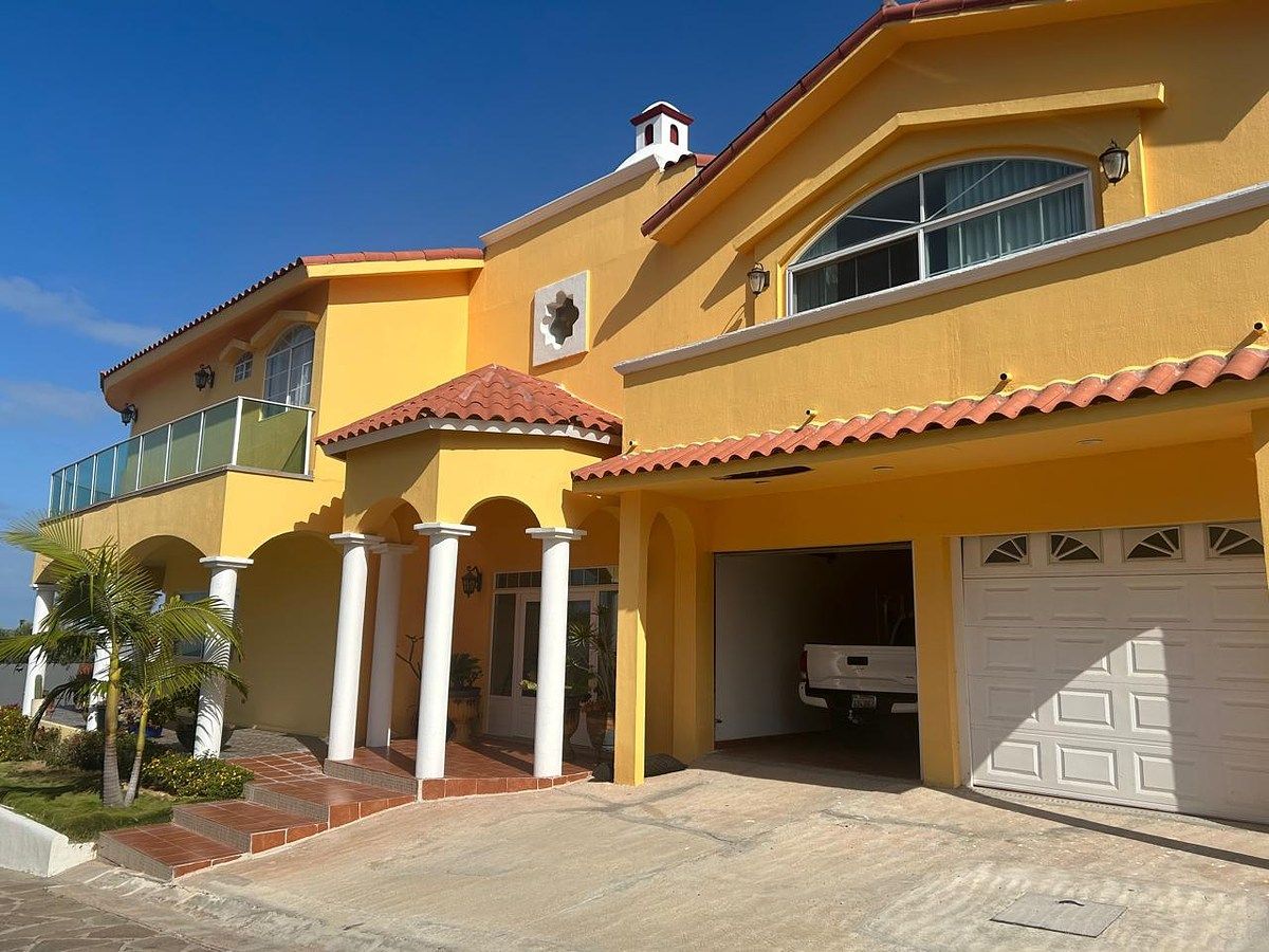 Casa Espectacular com Vista para o Mar com Excelente Localização em Marena Cove, foto 1 de 46