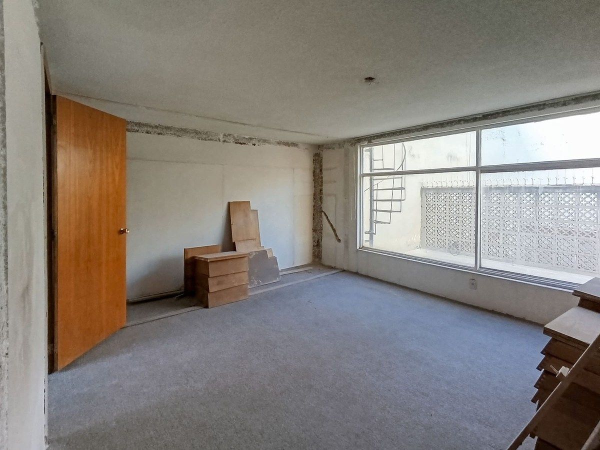 CASA CON USO COMERCIAL EN RENTA, foto 1 de 7