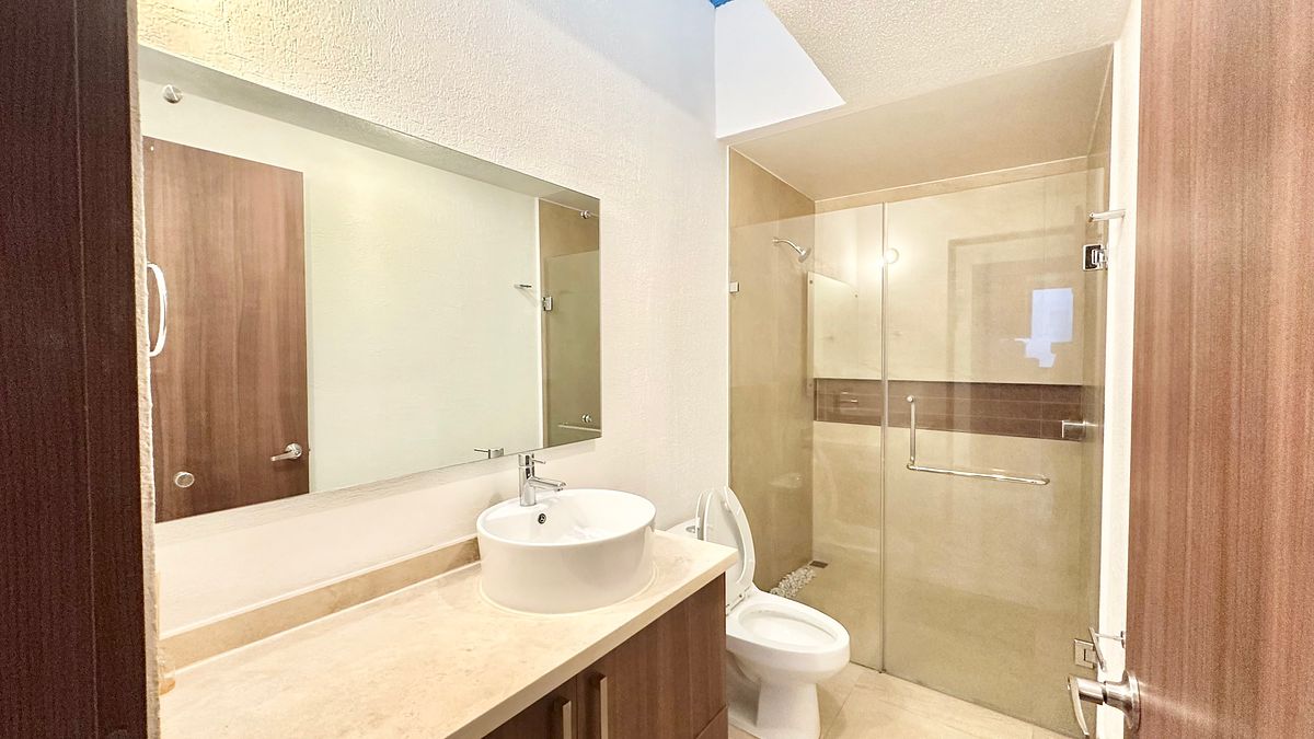 Baño Recámaras Secundarias, foto 24 de 26