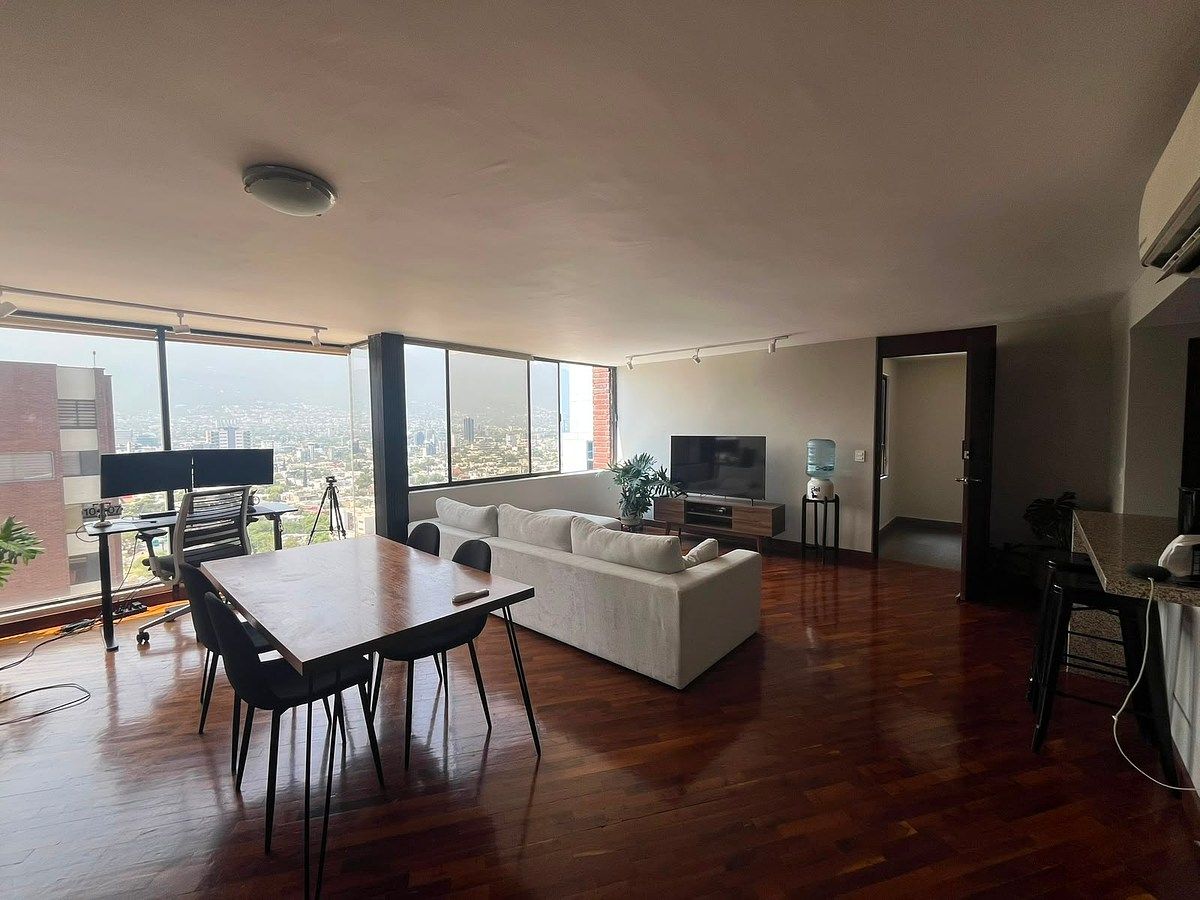 APARTMENT FOR SALE IN TORRES MONTE CAPITOLIO, photo 1 of 6