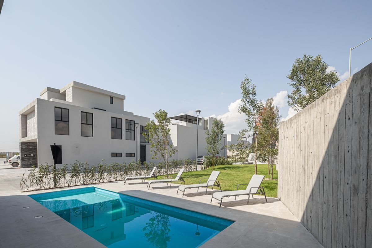Casa en venta o renta en Altos de Juriquilla | Condominio Quiana | Roof Garden - foto 3