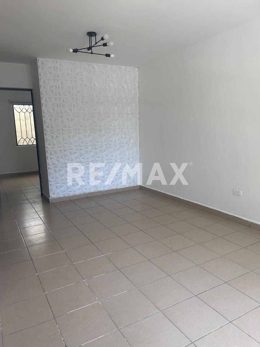 House in Gated Community in Sonterra, Querétaro, photo 3 of 17