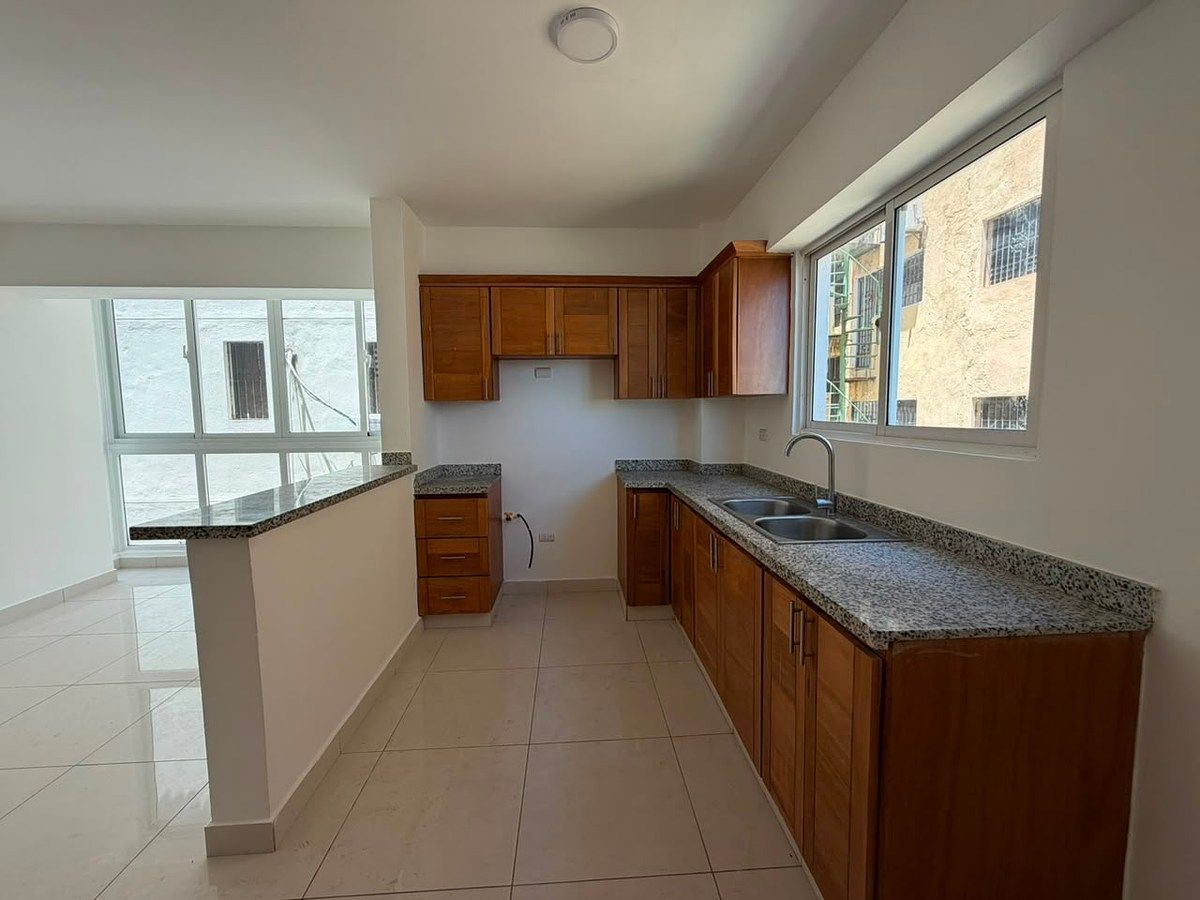 Apartamento por la Av. Independencia, foto 1 de 23