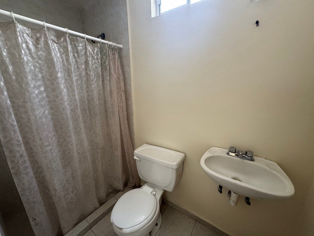 Baño Completo planta alta, foto 16 de 17