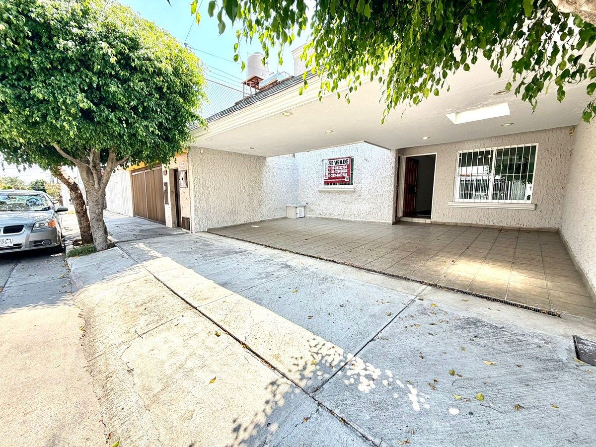 House for sale in Jardines del Sol, photo 1 of 20
