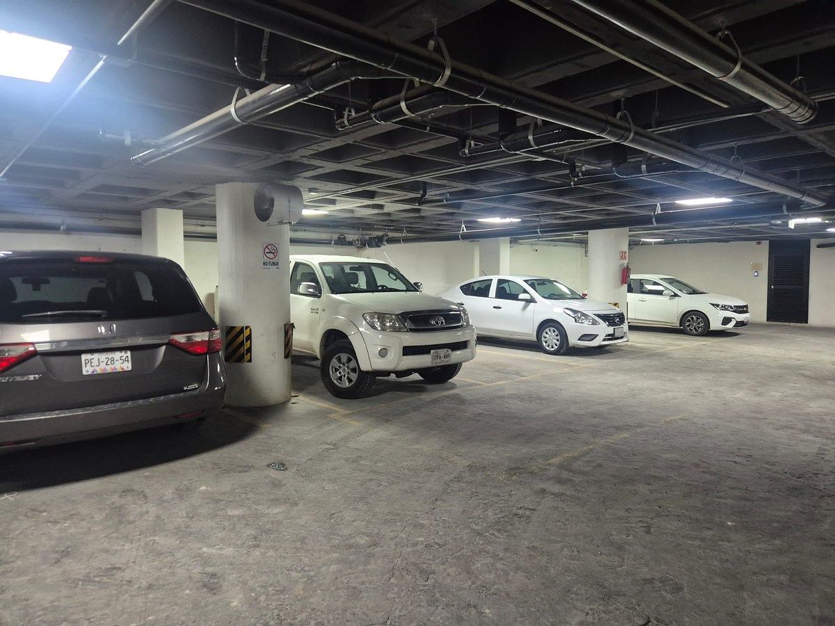 ESTACIONAMIENTO, foto 18 de 22