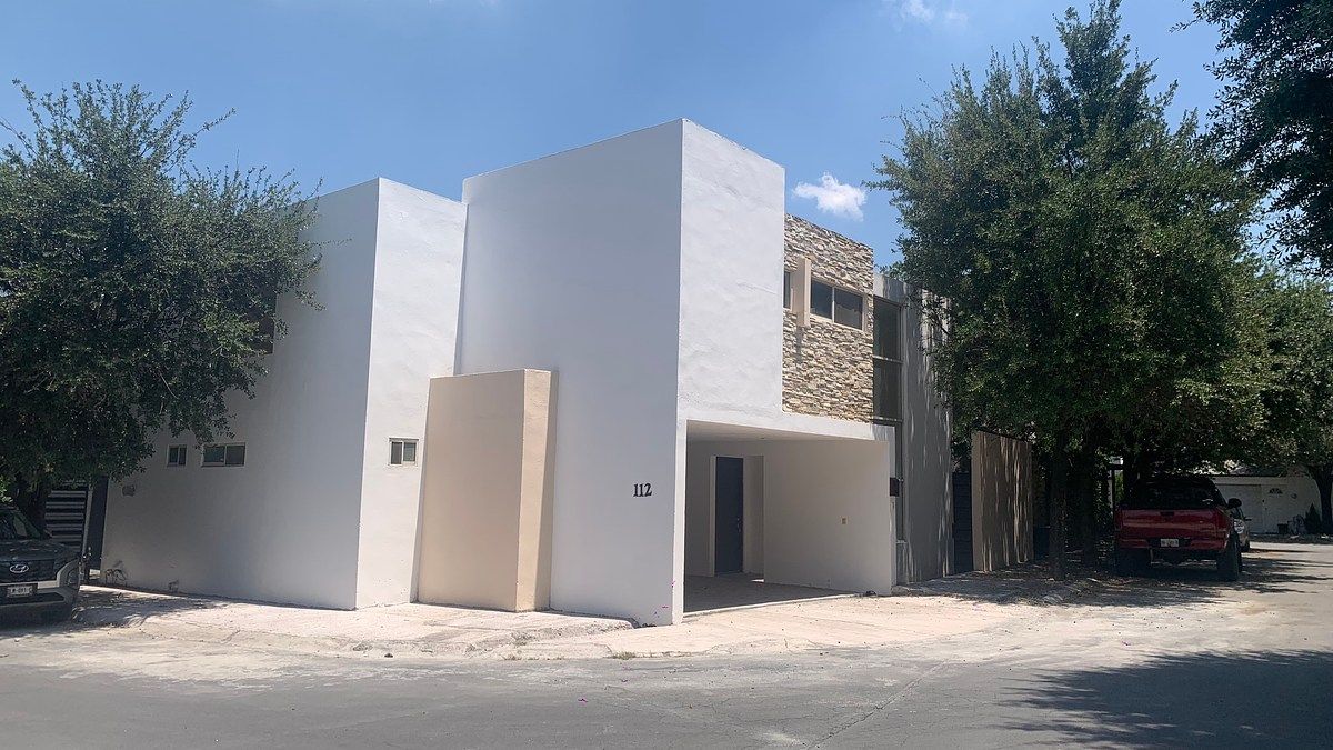 Casa à venda na esquina em Lomas Bosques, foto 1 de 16