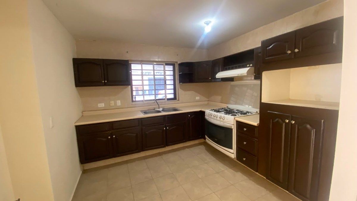 Casa em Las Lomas Sector Bosques, García, foto 4 de 16