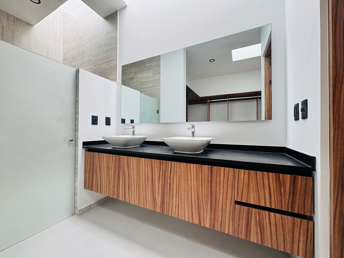 Baño de recámara principal, foto 11 de 11