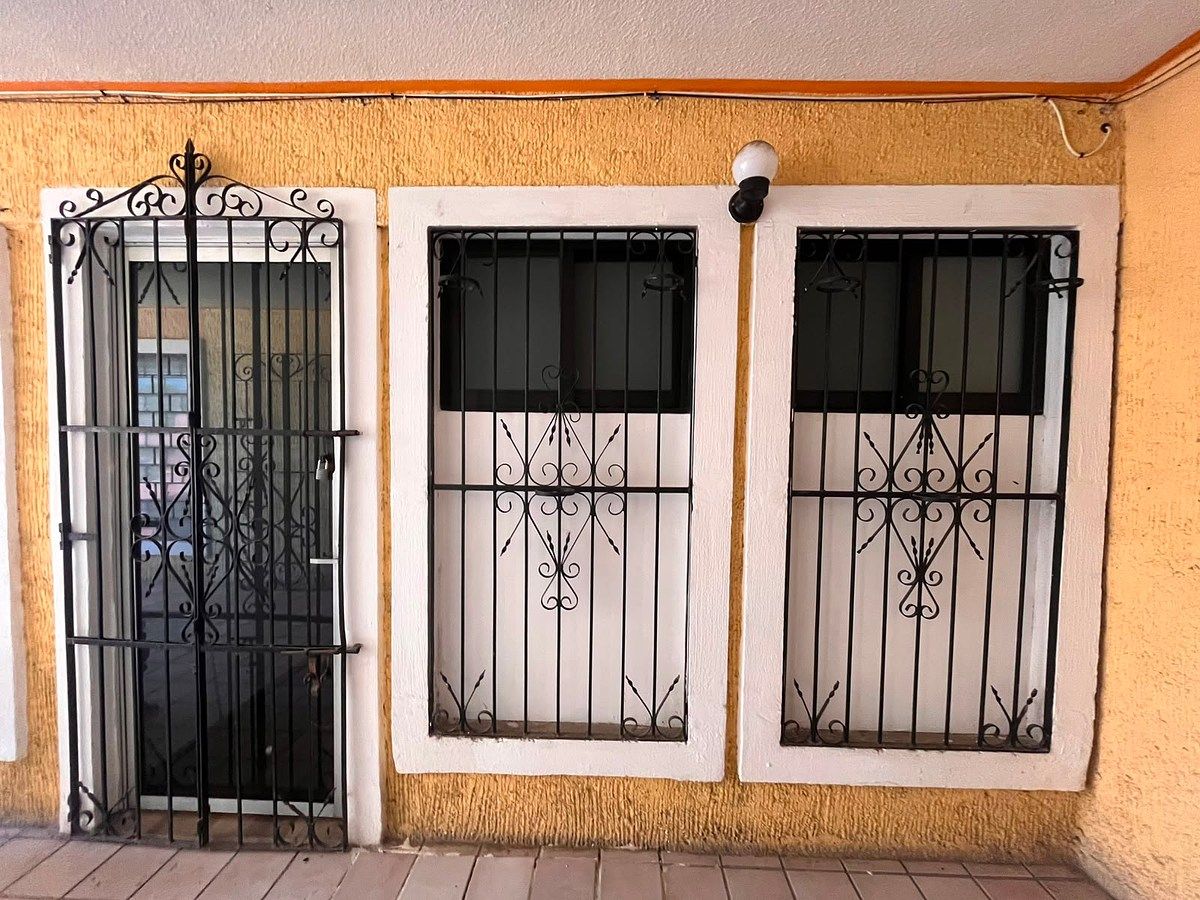 Frente de local, foto 1 de 11