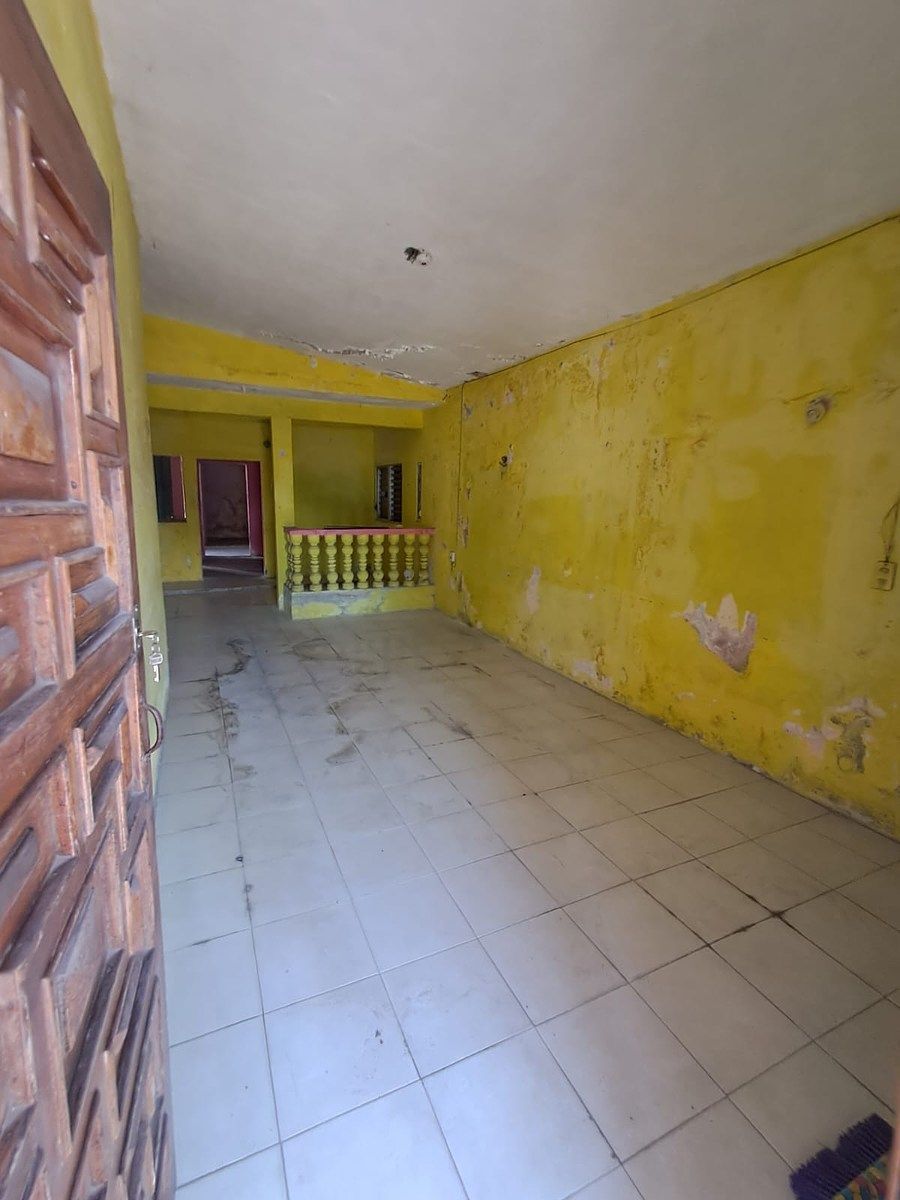 Land with construction, photo 1 of 4