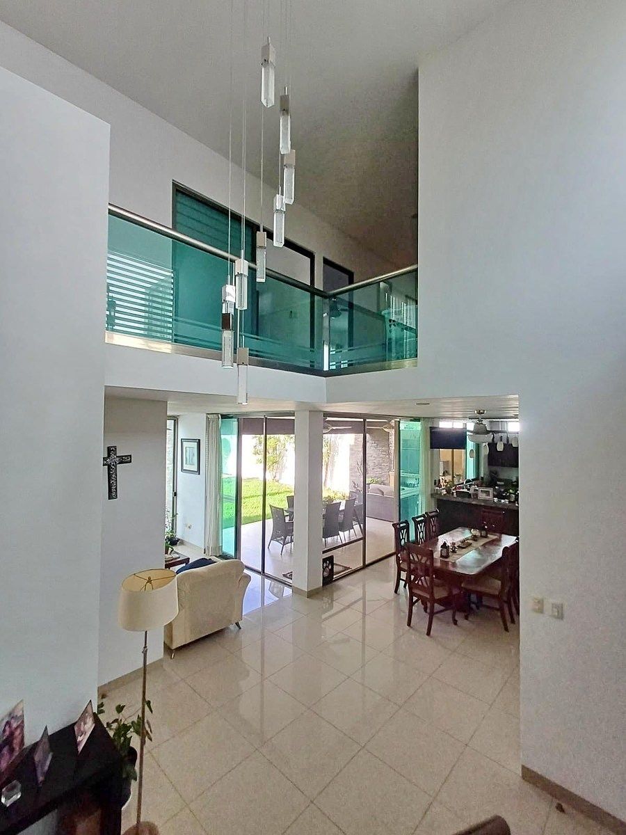 3 bedrooms, pool, covered terrace, service room with bathroom - foto 4