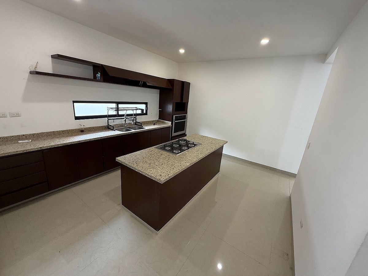 House in Gated Community in Komchen, Mérida, photo 3 of 38