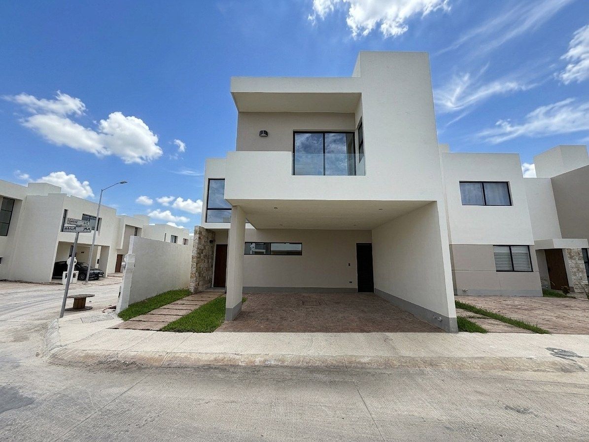 Casa de esquina à venda com 4 quartos + piscina em Solana Tixcacal, Mérida, foto 1 de 23