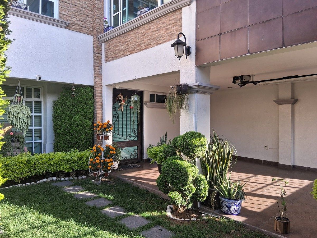 Casa Reformada à Venda em Boulevares, Naucalpan | Excelentes Acabamentos e Segurança, foto 1 de 30
