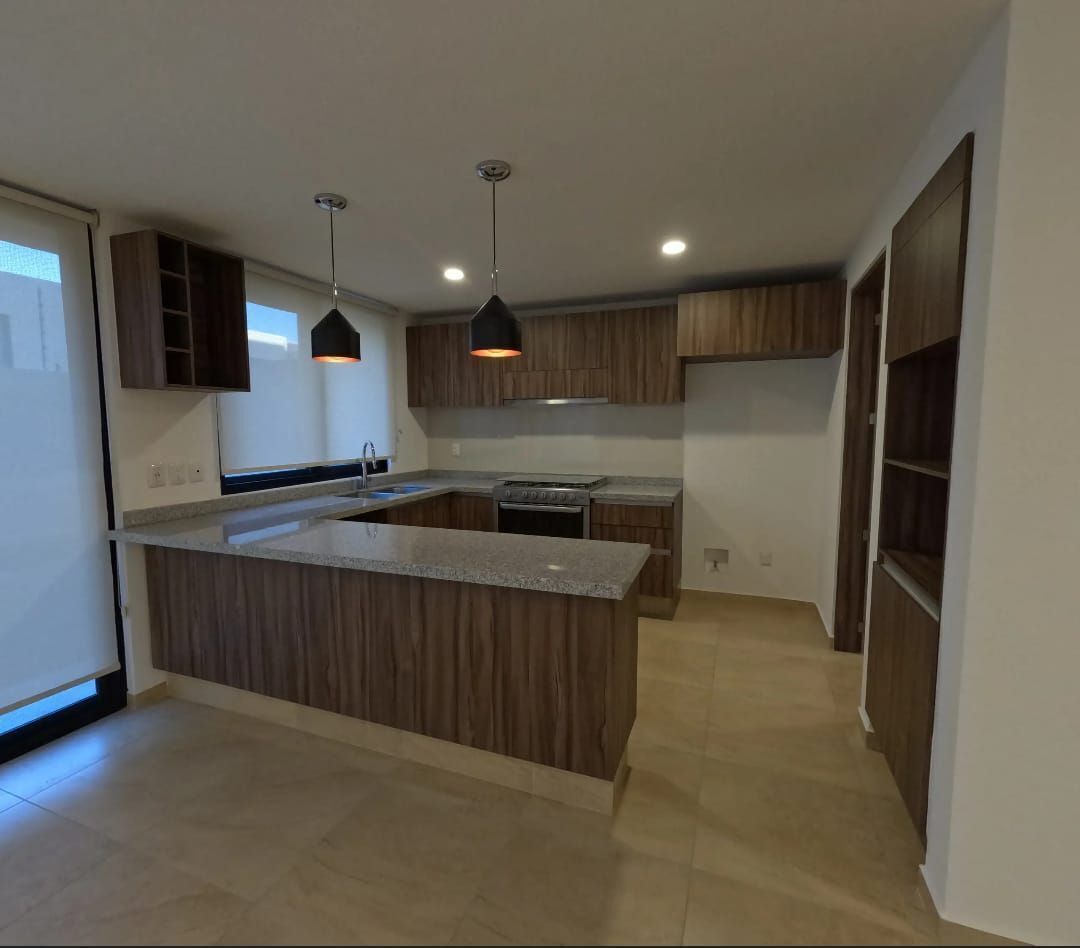 CASA EN VENTA EN EXCLUSIVO CONDOMINIO EN ZAKIA, foto 1 de 17