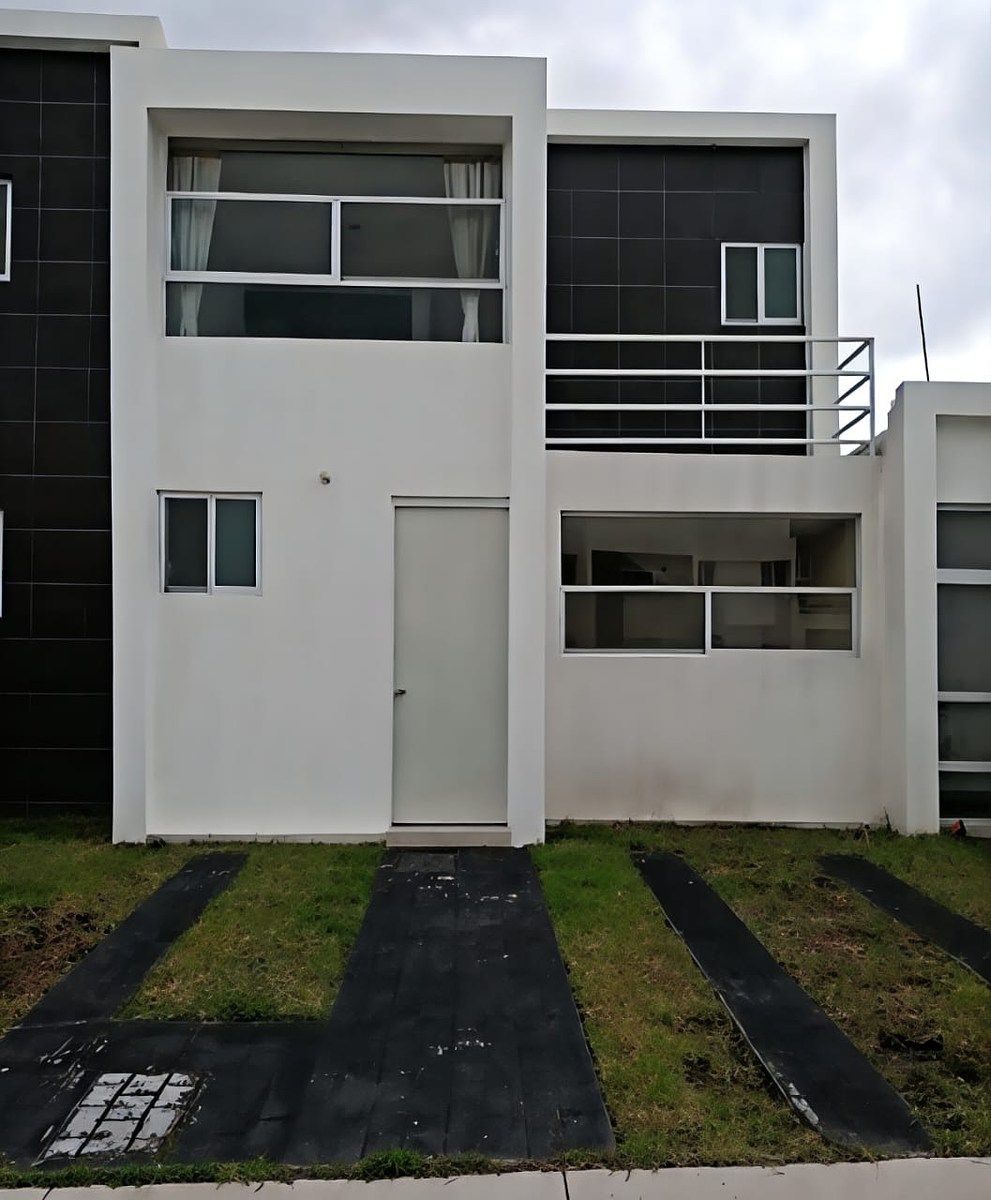 Fachada principal, foto 1 de 23