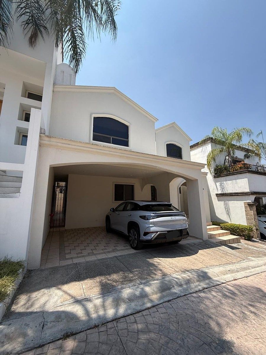 CASA EN RENTA - VALLE ORIENTE, foto 1 de 21