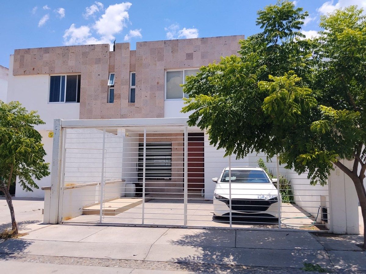 Fachada principal, foto 1 de 12