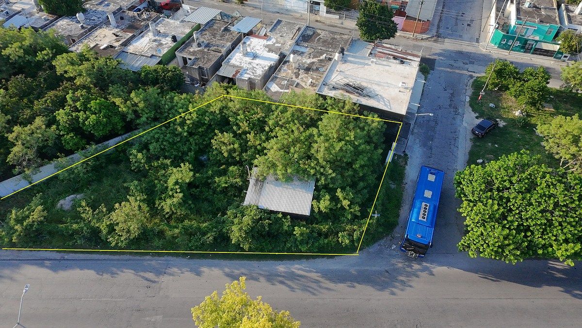 Commercial land on the corner on Ave. Juan Pablo II, photo 1 of 6