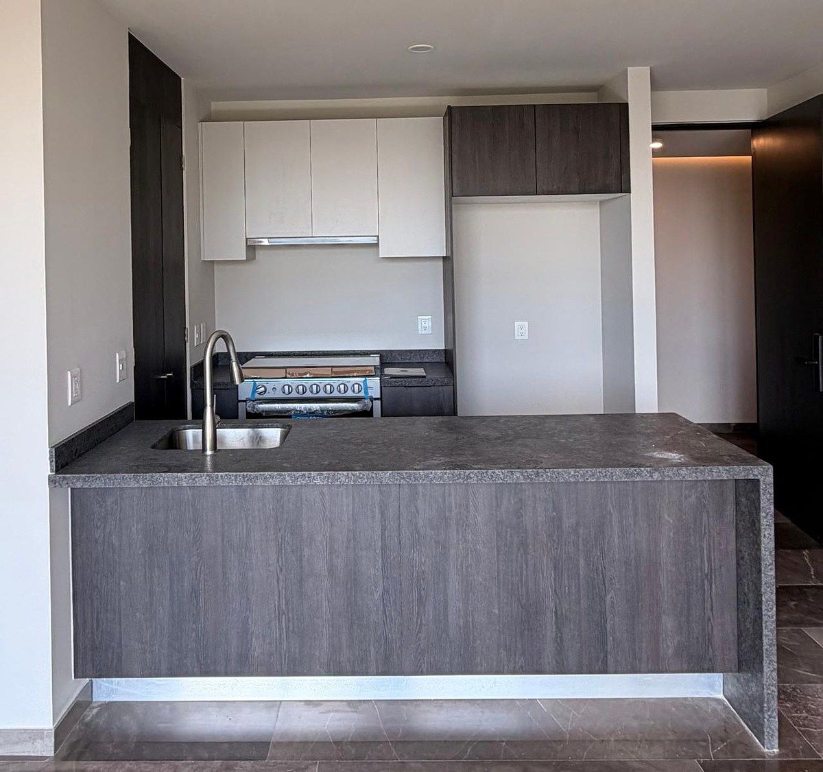 Cocina con barra (espacio para bancos), foto 2 de 18