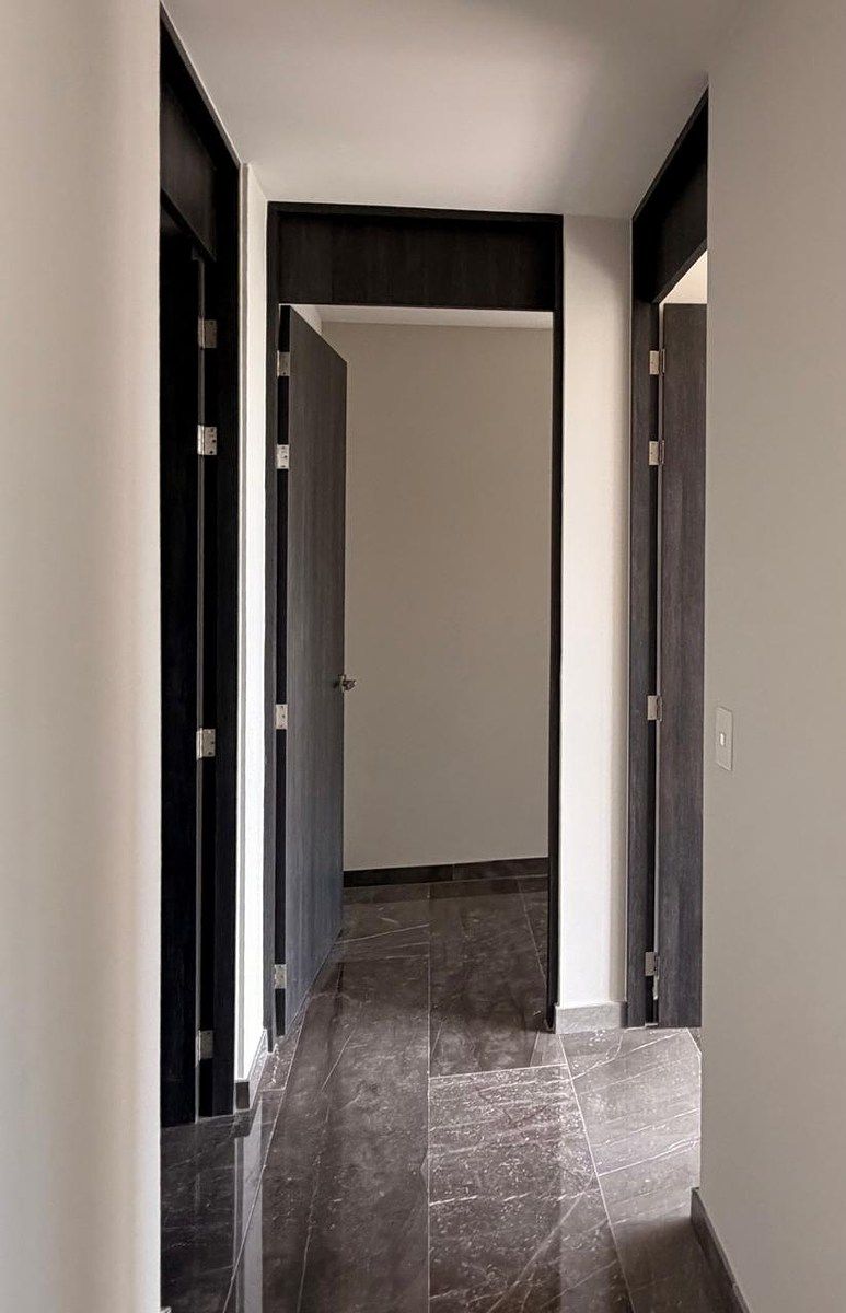 Pasillo distribuidor entre habitaciones, foto 4 de 18