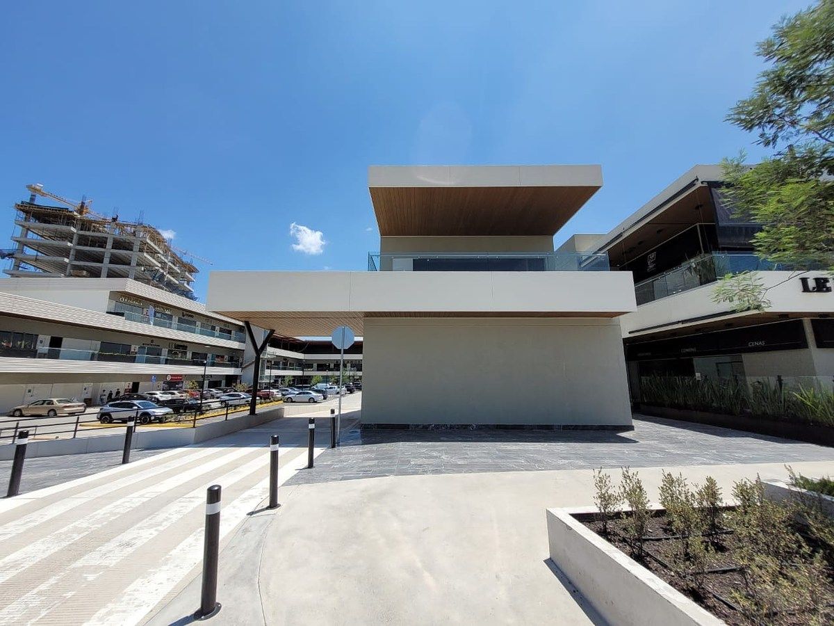 LOCAL FOR RENT WITH DRIVE THRU | XENTRIC LOMAS | AV. CAMPANARIO NORTE, photo 1 of 6