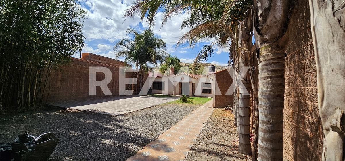Casa en venta con gran jardin Col. San Martin