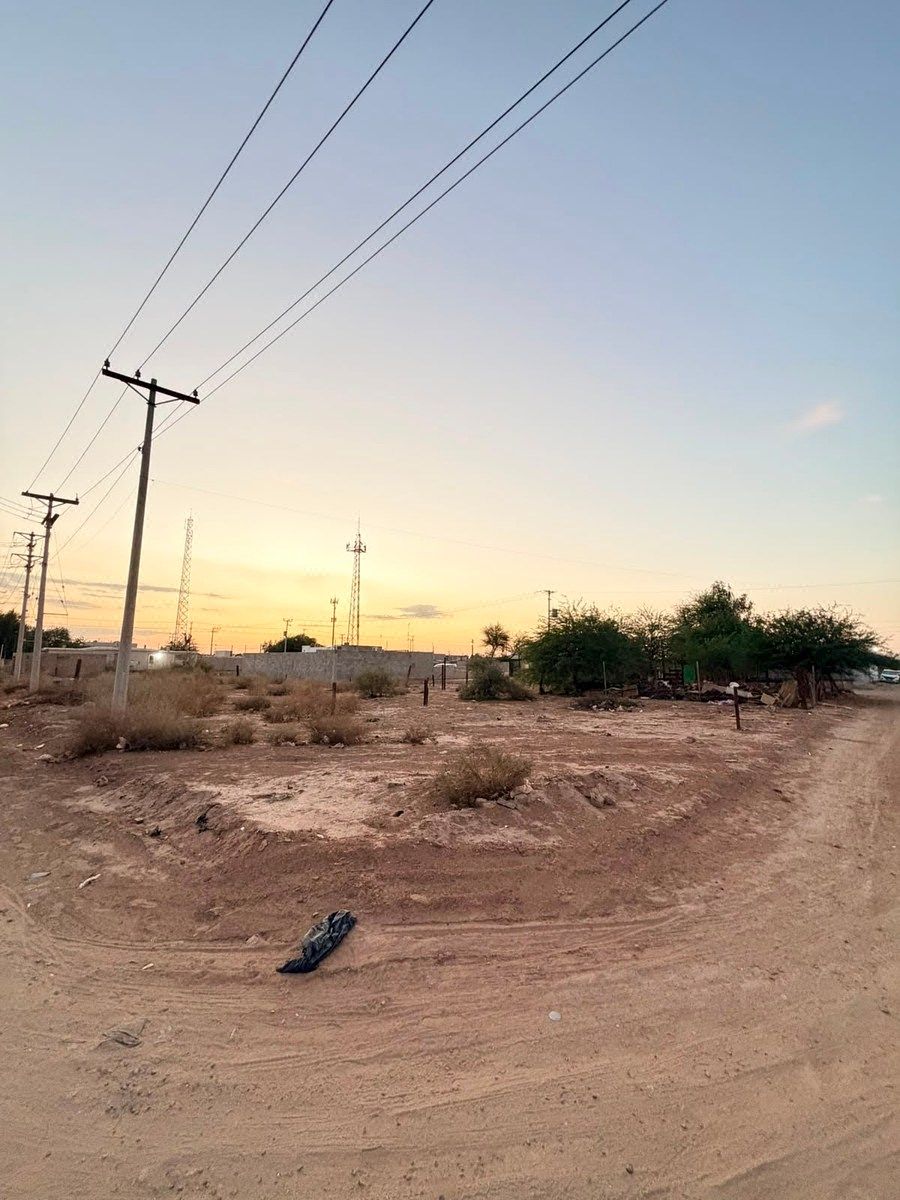 Terreno en venta en Col. Saturno (Mexicali, B.C.)