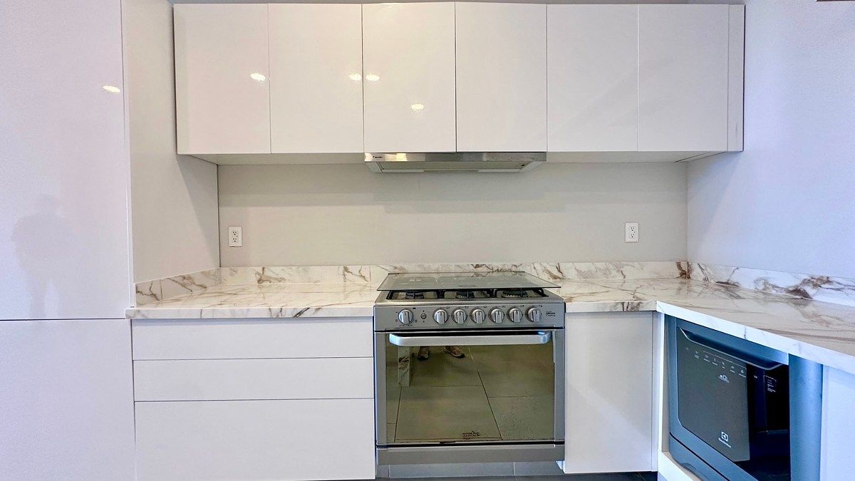 Cocina con horno y lava vajilla, foto 9 de 24