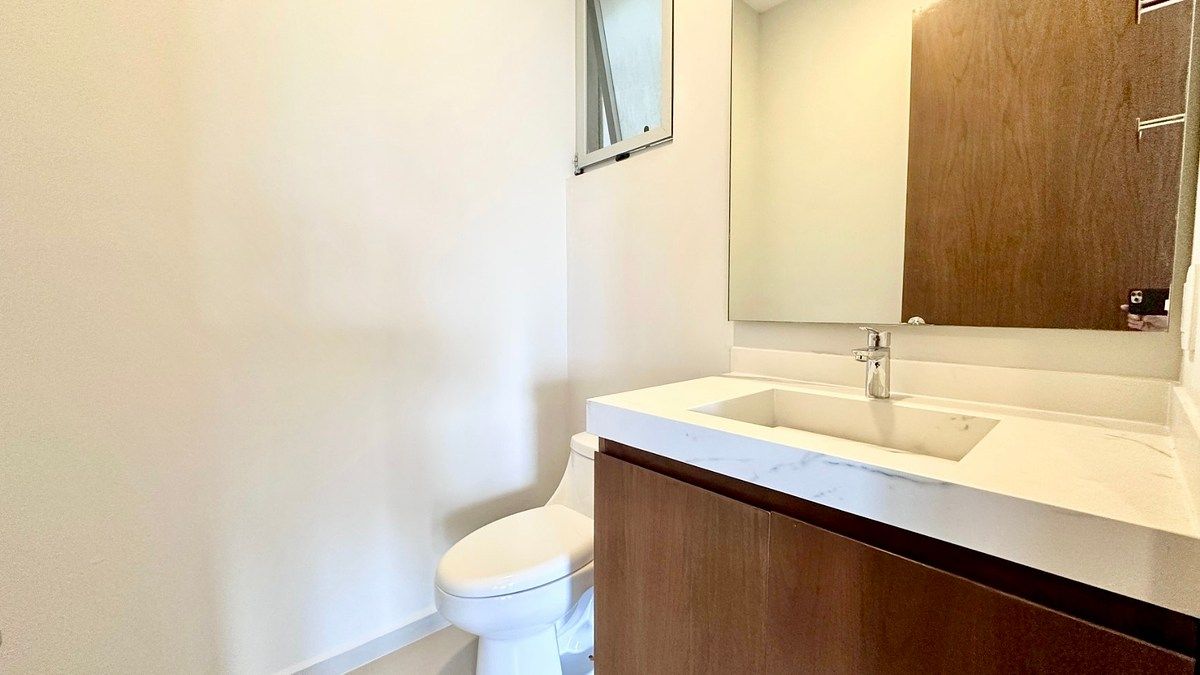 Medio baño de visitas, foto 14 de 24
