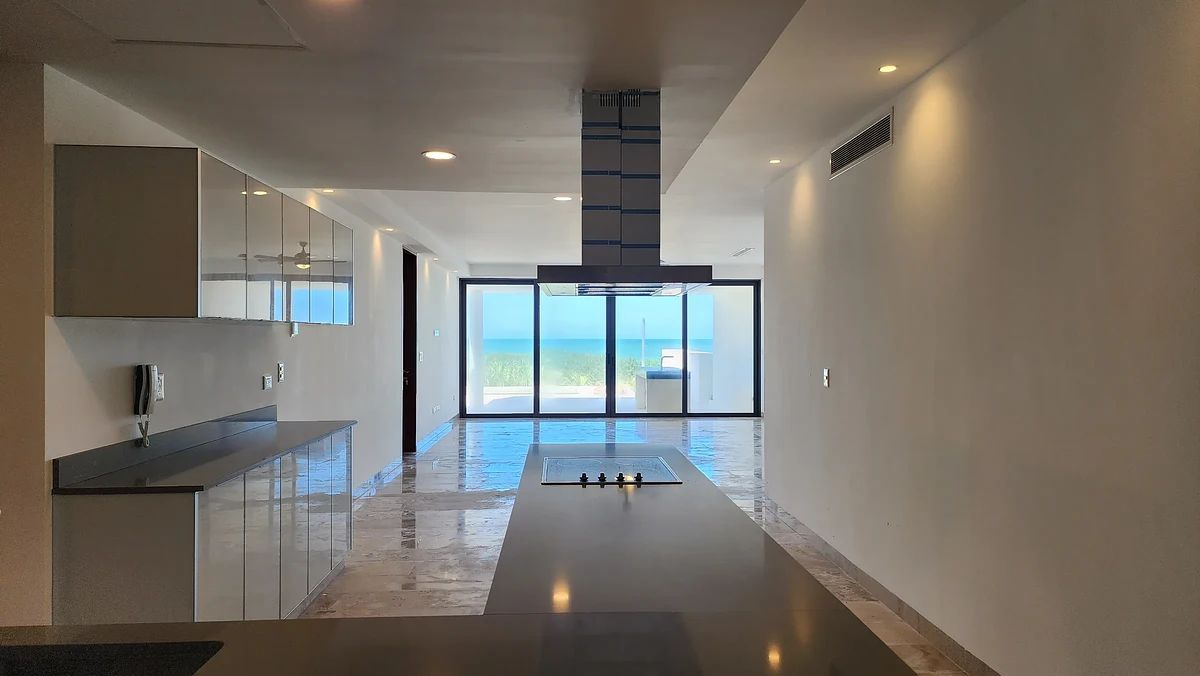 Belo apartamento de frente para o mar, foto 1 de 30