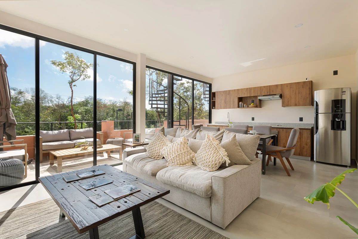 Two-bedroom apartment with private rooftop, photo 1 of 10
