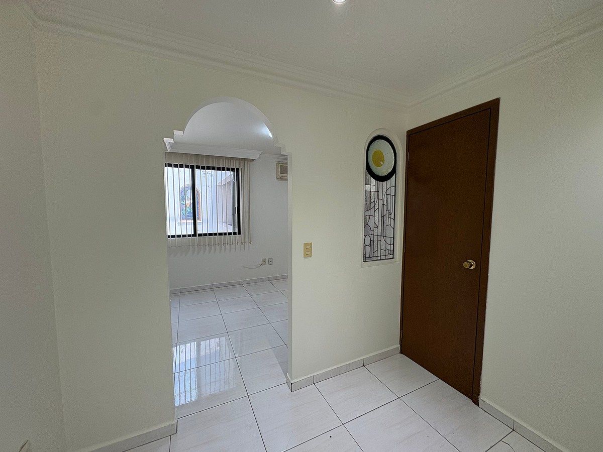 Office in Lomas de Providencia, Guadalajara, photo 12 of 15