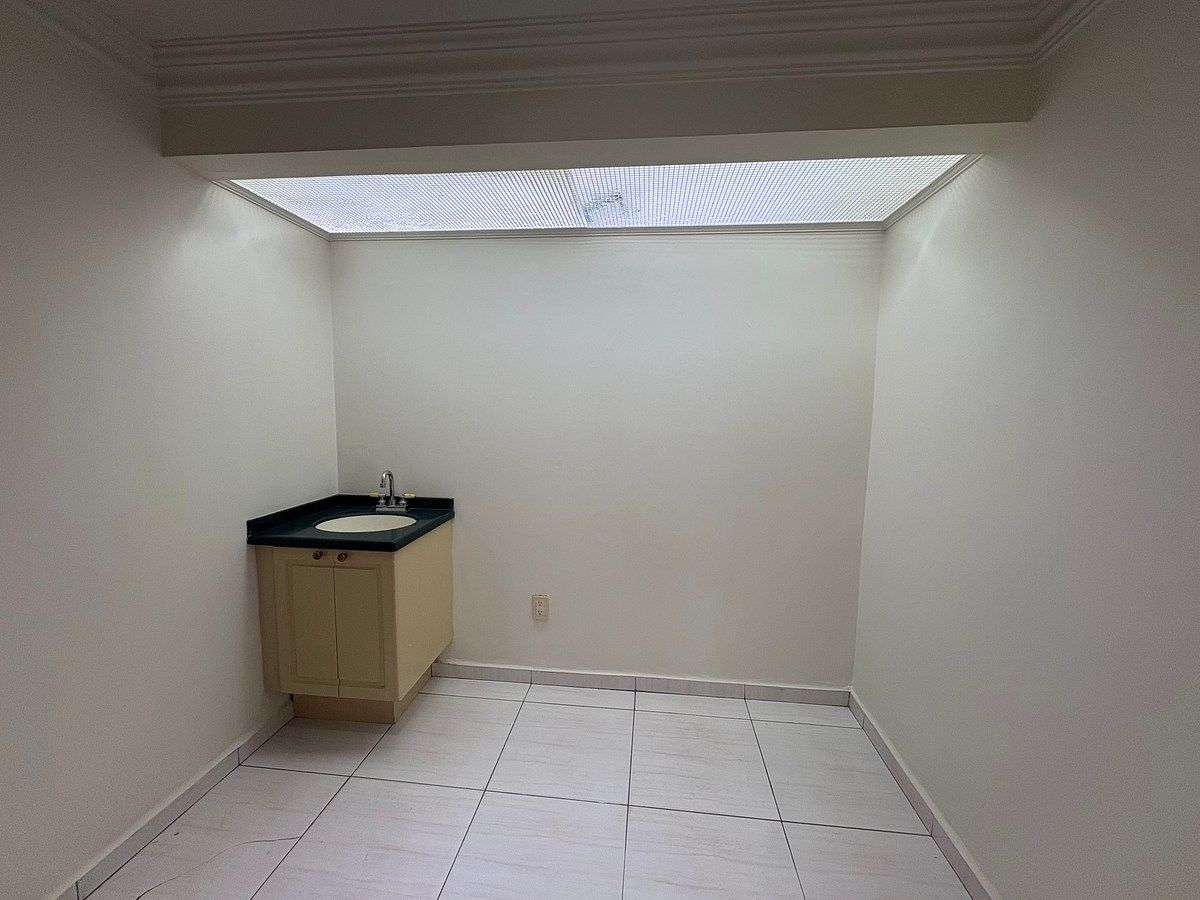 Office in Lomas de Providencia, Guadalajara, photo 9 of 15